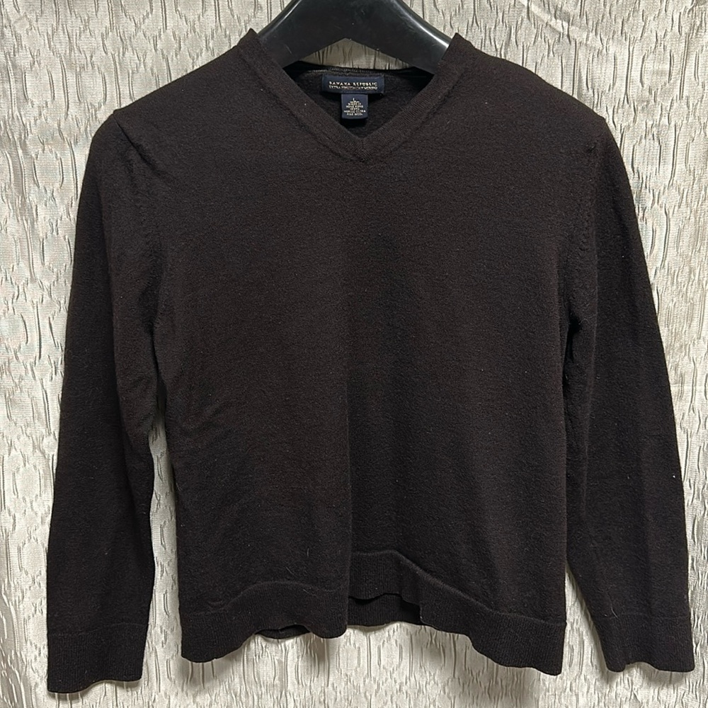 Banana Republic Extra Fine Merino V-neck sweater, L
